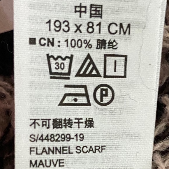 Old Navy Oversized Flannel Scarf NWT - Picture 4 of 5